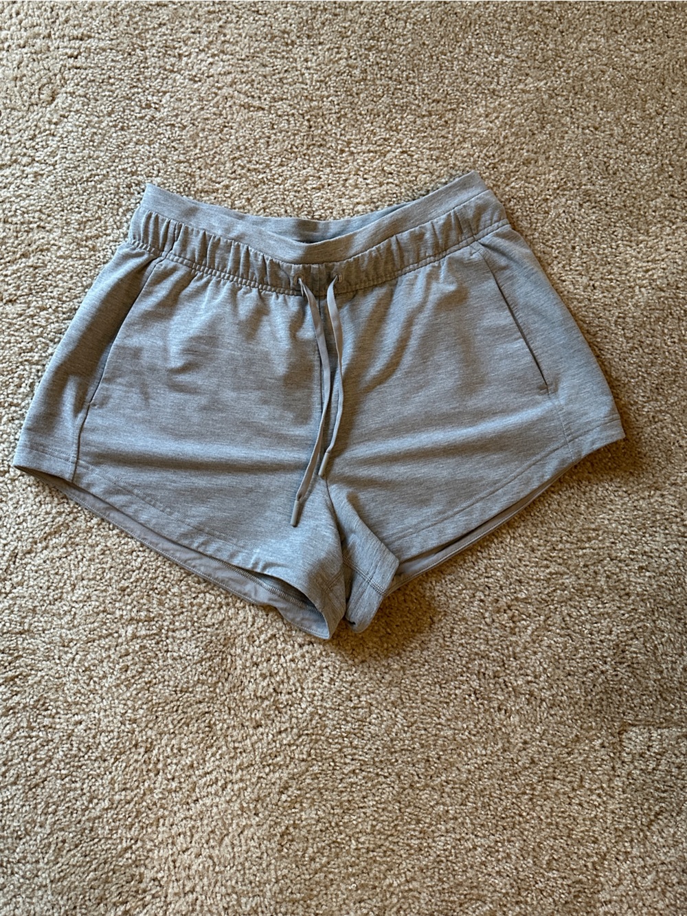 Lululemon On the Fly Modal Blend Shorts – Size 6 – Gray – Soft Drawstring